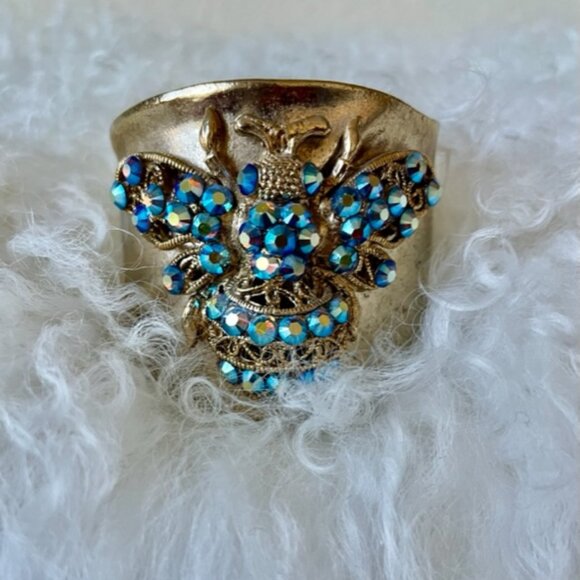 Marianna's Jewelry - Crystal Bee Cuff Bracelet w/ clasp
